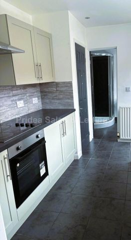 3 bedroom end of terrace house to rent - Photo 4