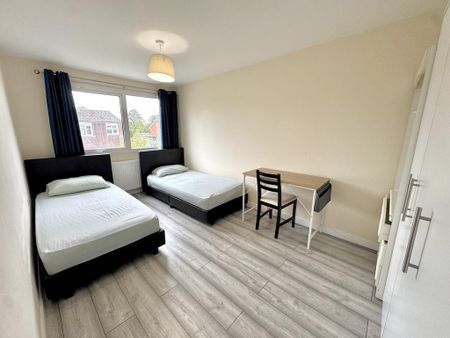 4 bedroom terraced house to rent - Photo 3