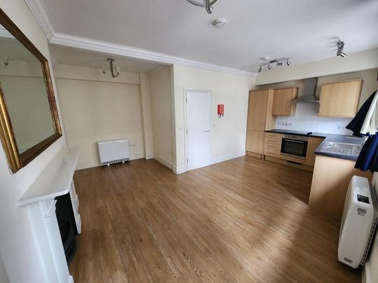 3 bedroom flat to rent - Photo 1