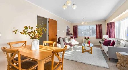 Charming 2BR Townhouse in Feilding - Photo 2