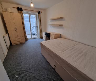 4 Bed Student Accommodation - Photo 4