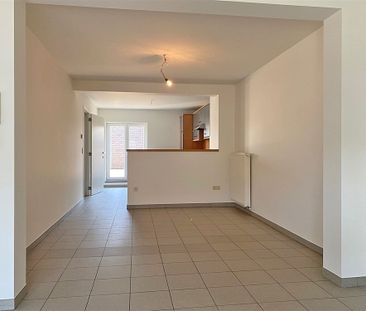 Opgefrist APPARTEMENT met 2 slaapkamers, terras & autostaanplaats - Foto 6