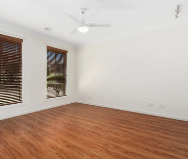 MODERN 3 BEDROOM HOME PACKED WITH FEATURES!!! - Photo 4