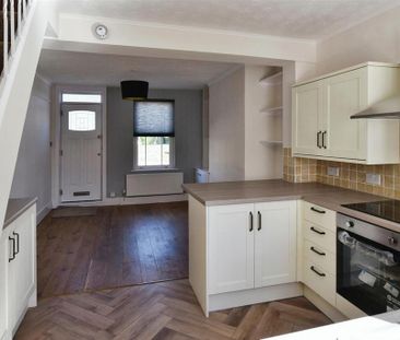 2 bedroom terraced house to rent - Photo 4