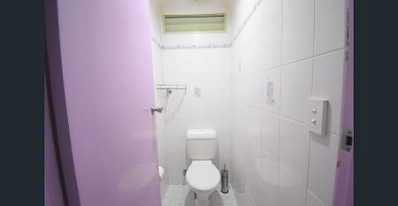 COMFORTABLE & GOOD CONDITION 3 BRICK BEDROOM HOUSE! - Photo 5