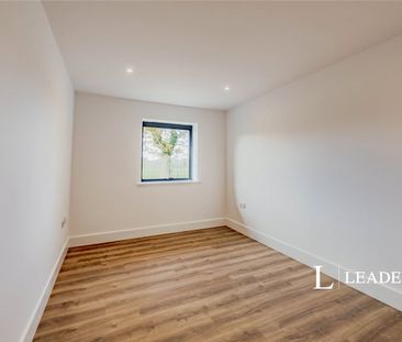 4 bedroom bungalow to rent Charlwood Road, Horley, Surrey, RH6 - Photo 1