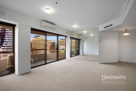 Superb & Sizeable apartment on St Kilda Road! - Photo 3