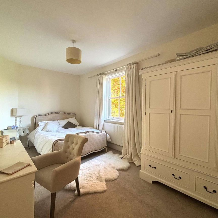 4 Bedroom Detached Farmhouse with outbuildings and stabling - Photo 1