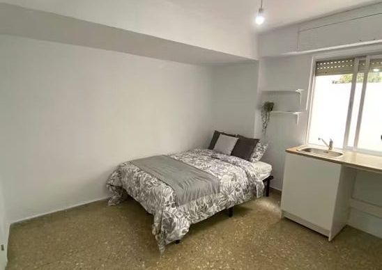 Carrer Joan Lluis Vives, Manises, Valencian Community 46940