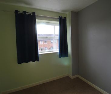 2 bedroom end of terrace house to rent - Photo 2