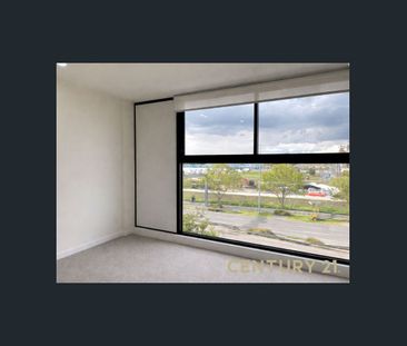 Spacious Living, Central Location - Photo 6