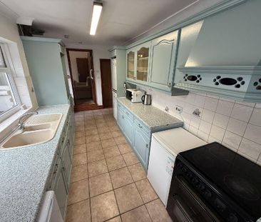 4 bedroom flat to rent - Photo 1