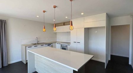 Perfect Family Living in Prestons - Photo 2