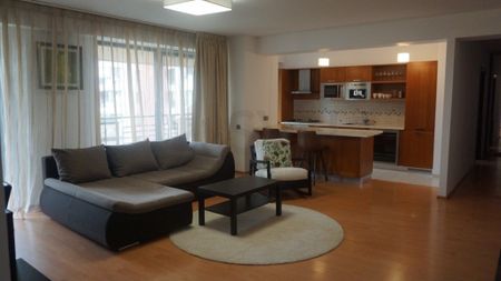 Apartament 3 camere decomandat, ╚Шtefan cel Mare, teras─Г, parcare - Photo 2