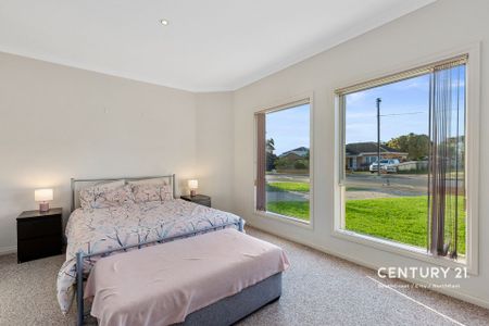 Modern Family Home – Walk to the Beach & Local Amenities - Photo 2