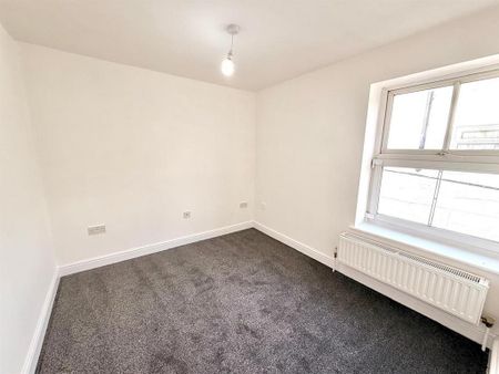 1 bedroom semi-detached house to rent - Photo 2