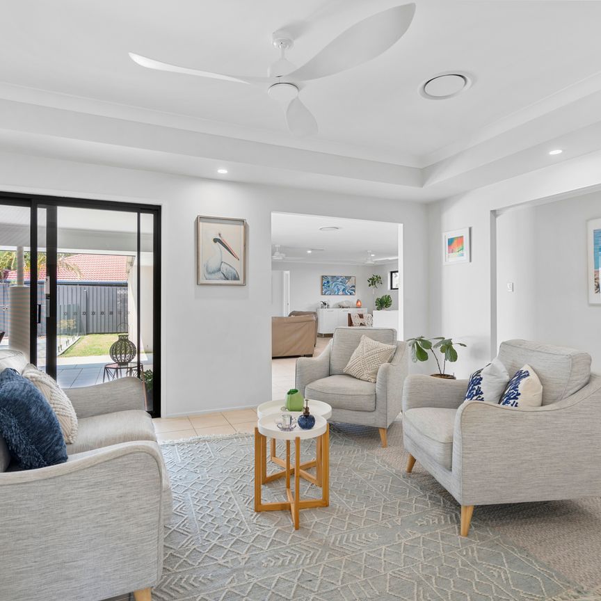 Spacious Five-Bedroom Family Home with Pool in Prime Wellington Point Location - Photo 1