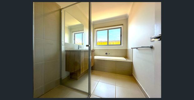 Spacious Family Home with Modern Comforts in Prime Wyndham Vale Location! - Photo 1