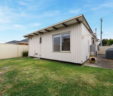 Renovated 3-Bedroom Home in Prime St Albans Location! - Photo 1