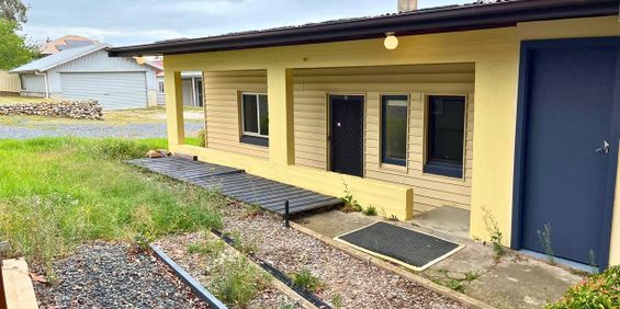 Charming Elevated Cottage with Stunning Verandah Views - Photo 3