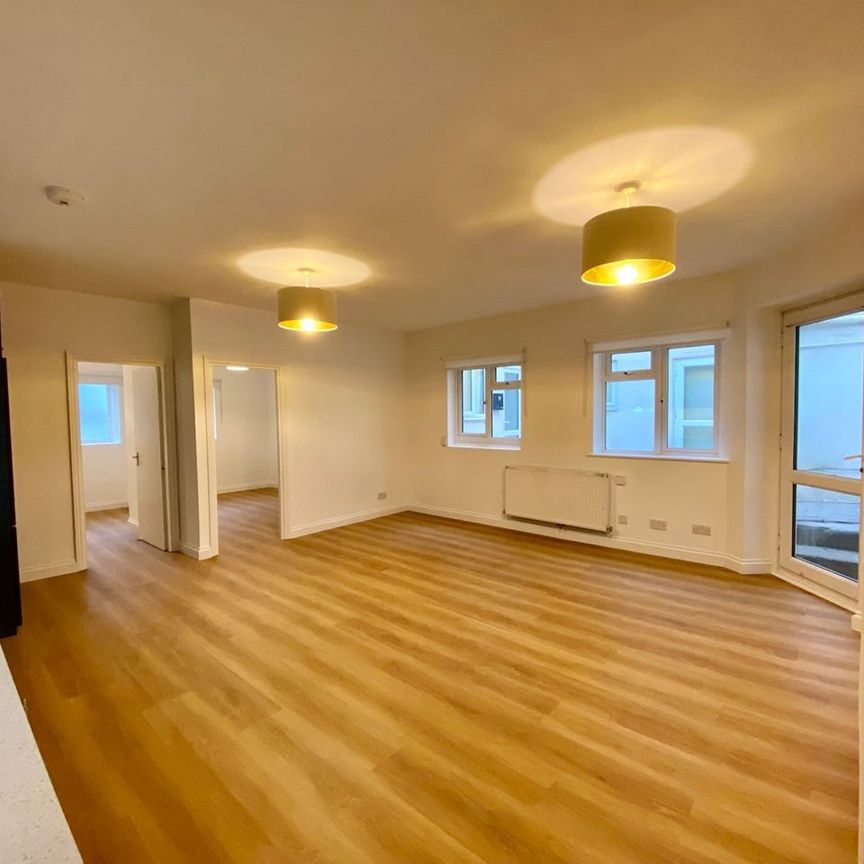 2 Bed Flat, Clarendon Road, BN3 - Photo 1