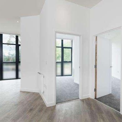 Swindon, Wiltshire, SN2 - Photo 1