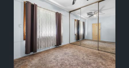 Charming 3-Bedroom Home with Spacious Yard in Elizabeth Downs - Photo 3