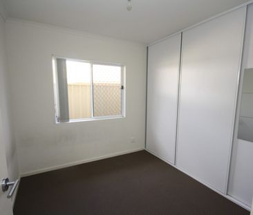 LOVELY MODERN 3 BR HOME WITH FRESH PAINT THROUGHOUT - Photo 2