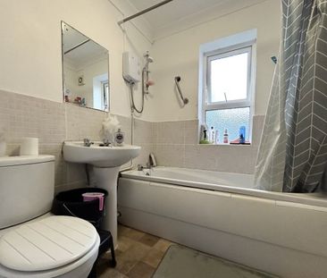 Downview Road, Worthing, BN11 2 bedroom apartment to rent - Photo 4