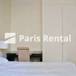 1 chambre, Champs-Elysées Paris 8e - Photo 4