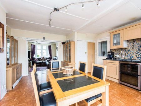 3 bedroom semi-detached house to rent - Photo 5