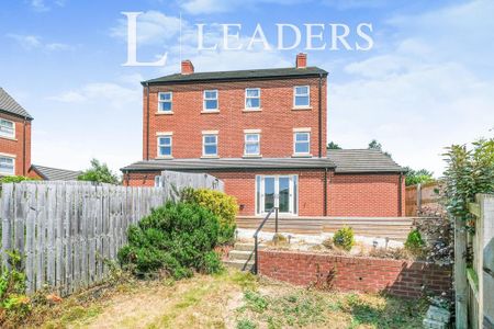 4 bedroom semi-detached house to rent - Photo 4