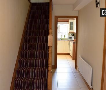 Twin bedroom in 5-bedroom apartment in Clondalkin, Dublin - Photo 4