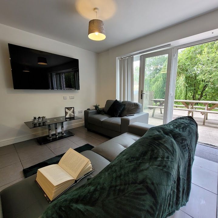 Room 4 Available, En Suite, 11 Bedroom House, Willowbank Mews- Student Accommodation Coventry - Photo 1
