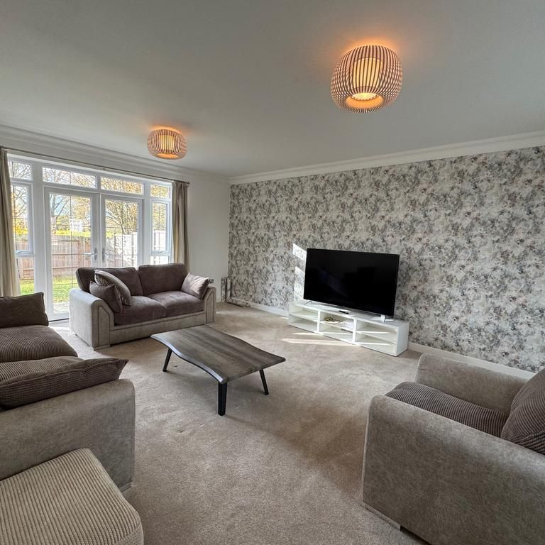 6 bedroom detached house to rent - Photo 1