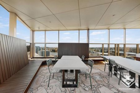 2 Bedrooms - Unfurnished - Photo 5