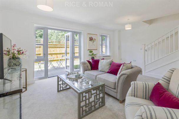 2 Bedroom Cottage, Lynwood Village – Ascot - Photo 1