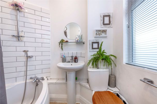 Bedford Hill, London, SW12 - Photo 1