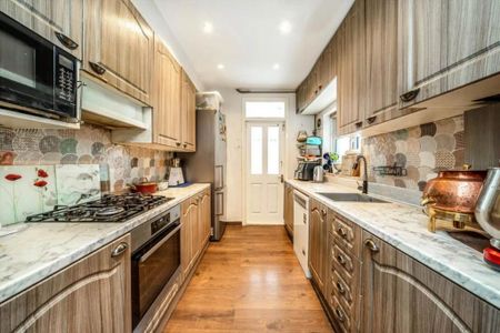 3 bedroom terraced house to rent - Photo 5