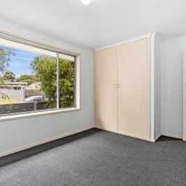 2 bedroom unit in quiet complex - Photo 4