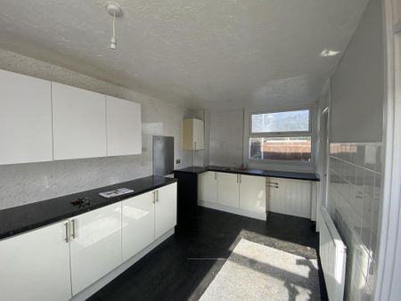 2 bedroom terraced house to rent - Photo 4