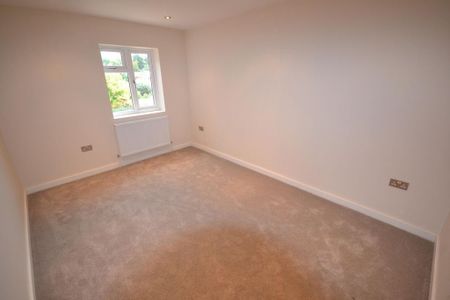 4 bedroom semi-detached house to rent - Photo 2