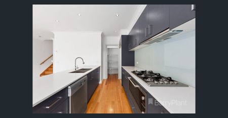 Modern Townhouse! - Photo 2