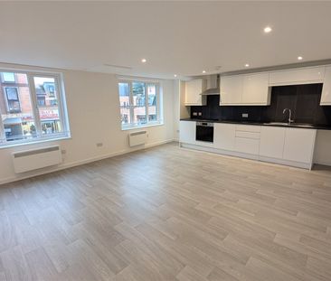 Station Road, New Milton, Hampshire, BH25 flat to rent - Photo 1