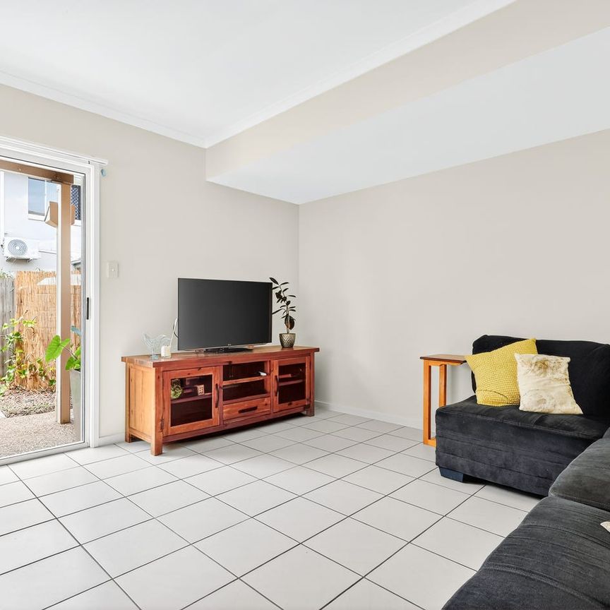 Modern Two-Storey Townhouse with Courtyard Living - Photo 1