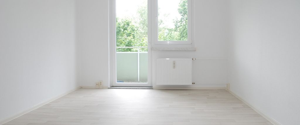 Großzügige 2-Raum-Wohnung mit Balkon, Bad mit Handtuchheizkörper - Photo 1