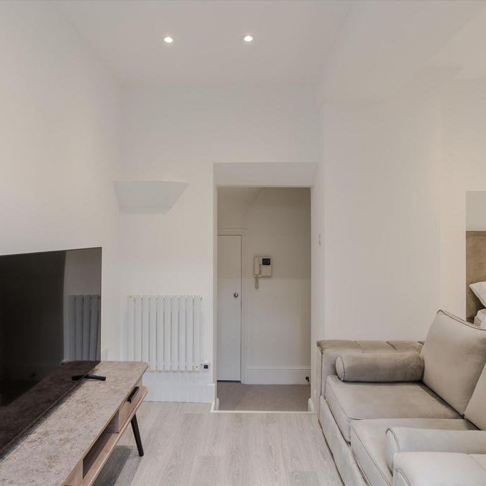 Studio to rent - Photo 1