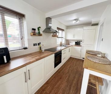 3 bedroom semi-detached house to rent - Photo 6