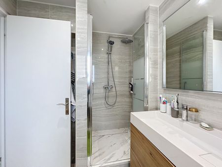 Location Appartement 4 pièces 92m² NICE 06100 - Photo 5