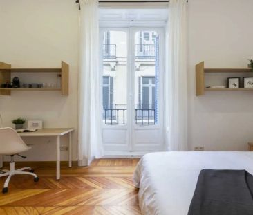 Room in a shared 41-bedroom apartment for rent in Justicia - Photo 1